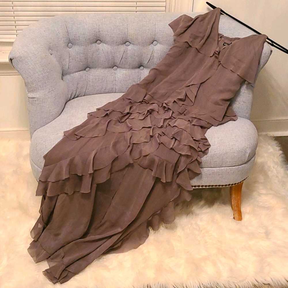 NWOT VENUS tiered ruffle dress in gray